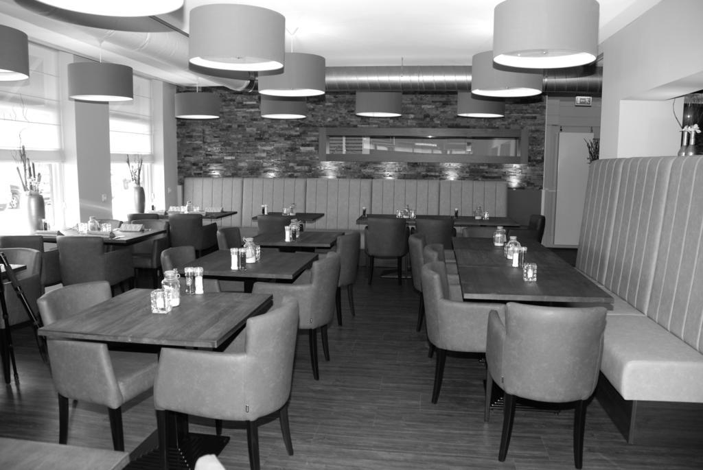 Hotel-Restaurant Thuis! Dinteloord Eksteriør bilde