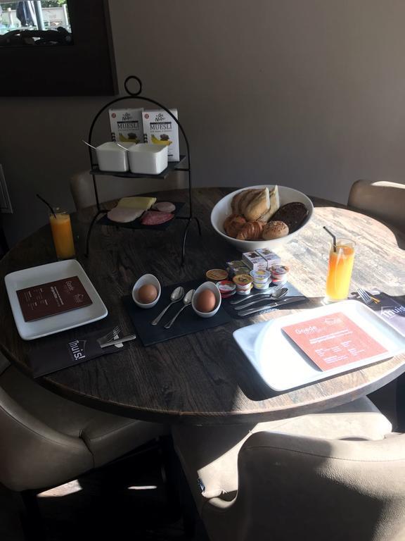 Hotel-Restaurant Thuis! Dinteloord Eksteriør bilde