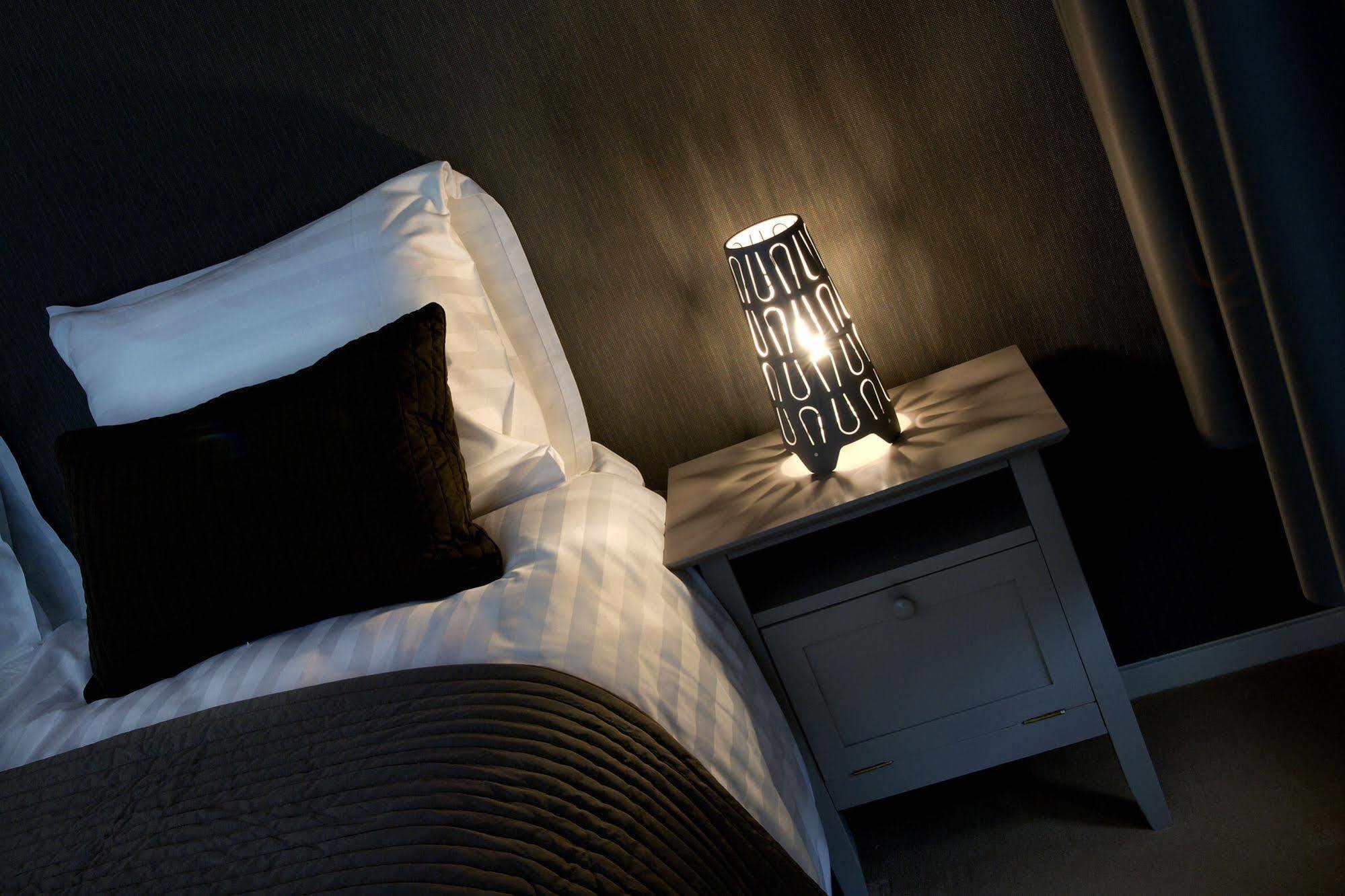 Hotel-Restaurant Thuis! Dinteloord Eksteriør bilde