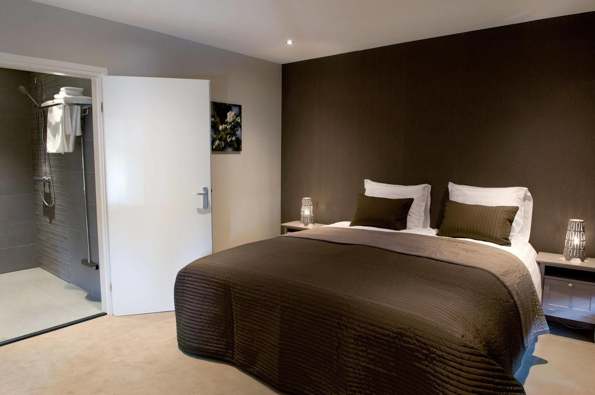 Hotel-Restaurant Thuis! Dinteloord Eksteriør bilde