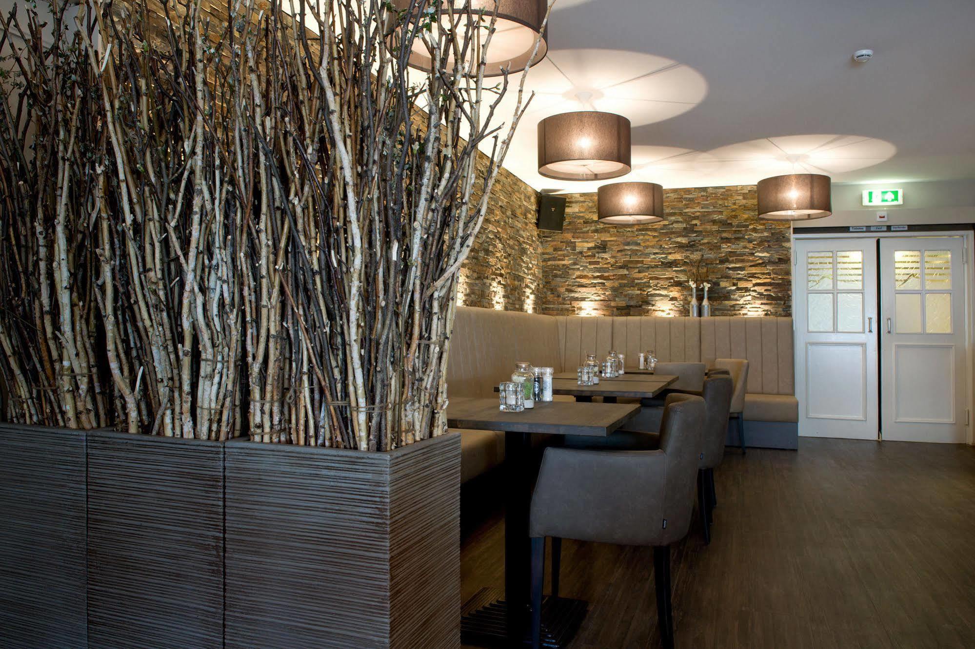 Hotel-Restaurant Thuis! Dinteloord Eksteriør bilde