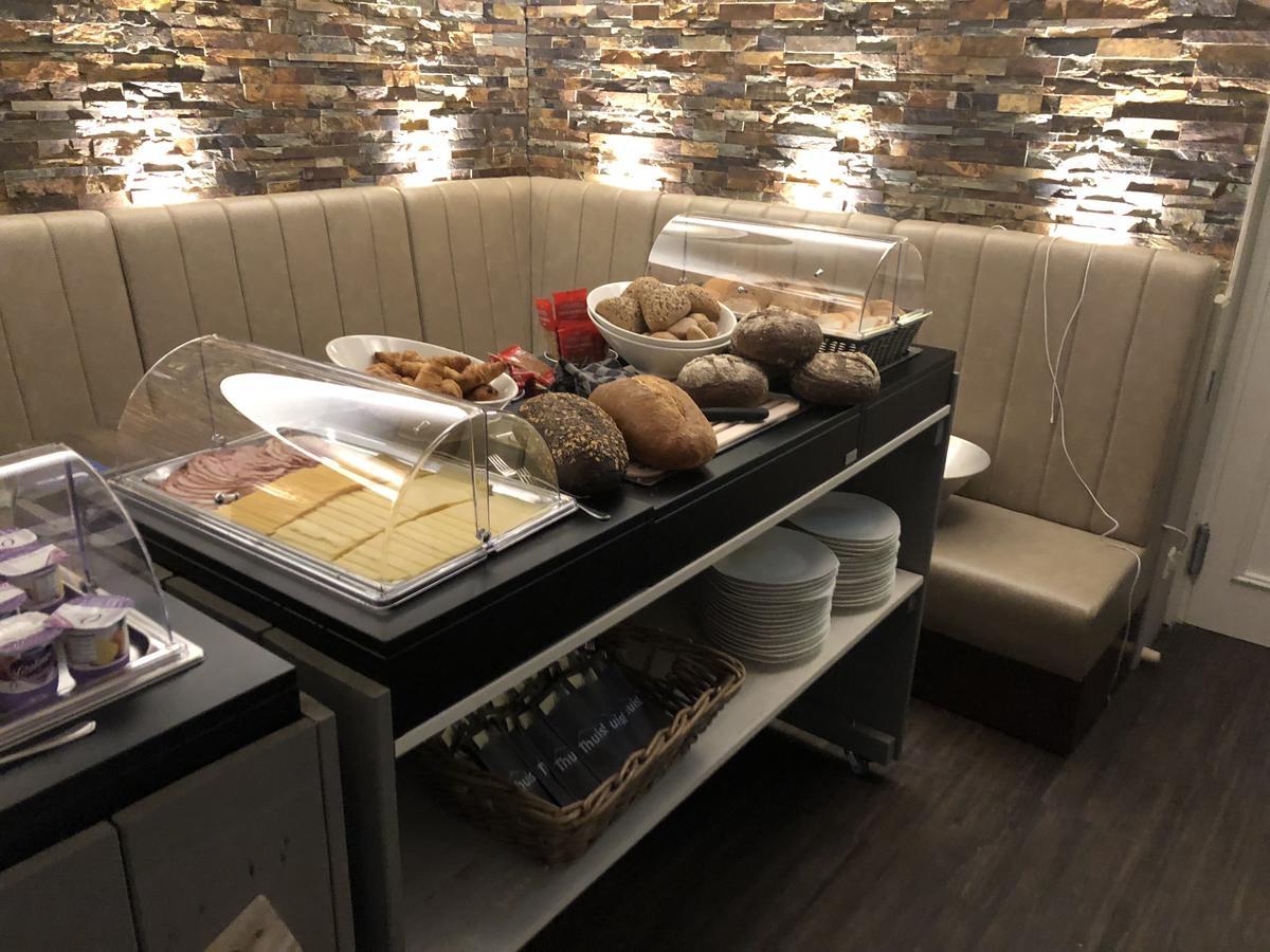 Hotel-Restaurant Thuis! Dinteloord Eksteriør bilde