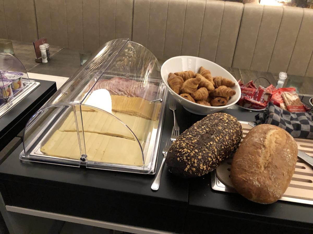 Hotel-Restaurant Thuis! Dinteloord Eksteriør bilde